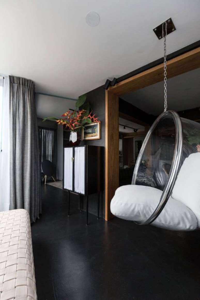 76. Apartamento com piso de porcelanato preto &ndash; Foto Pinterest