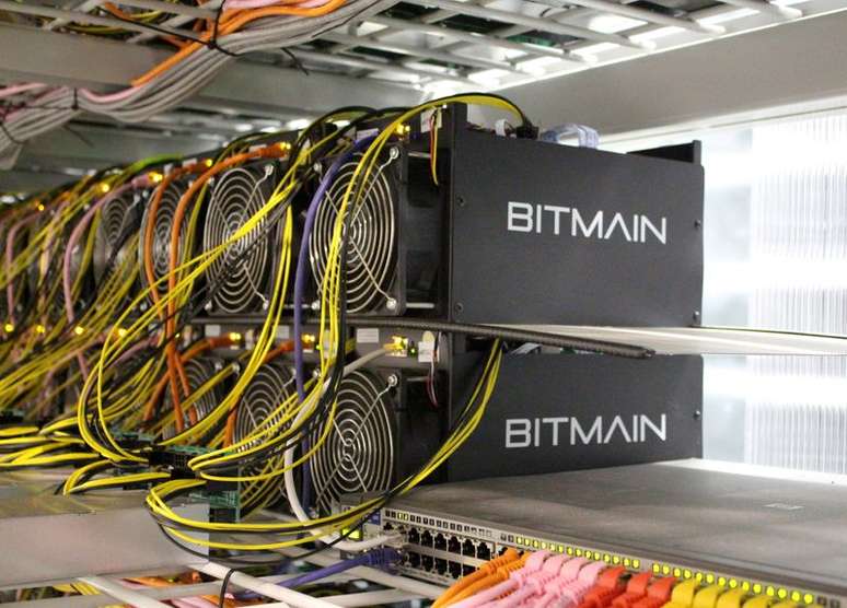 Computadores da firma de minera&ccedil;&atilde;o de bitcoin Bitmain. 4/6/2016. REUTERS/Jemima Kelly
