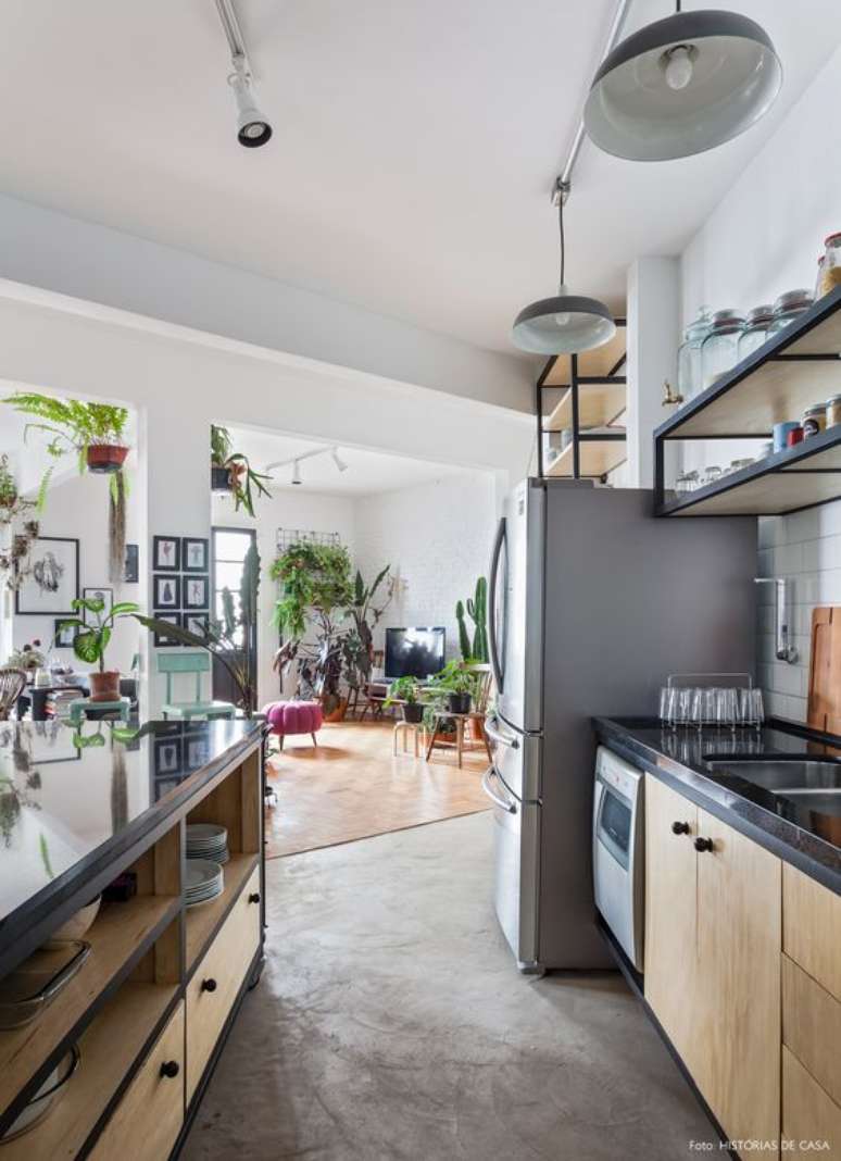 36. Porcelanato cimento queimado na cozinha moderna rustica &ndash; Foto Hist&oacute;rias de Casa