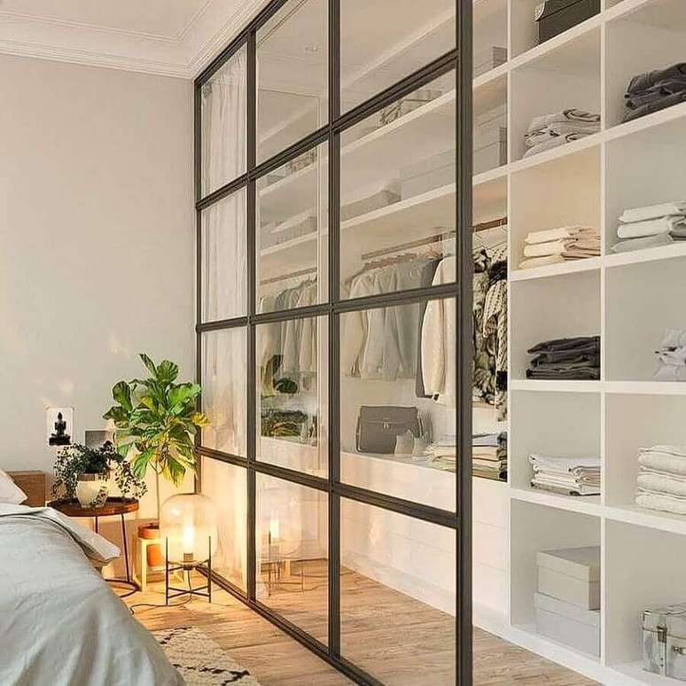 42. Parede de vidro para decora&ccedil;&atilde;o de arm&aacute;rio closet modulado &ndash; Foto: Pinterest