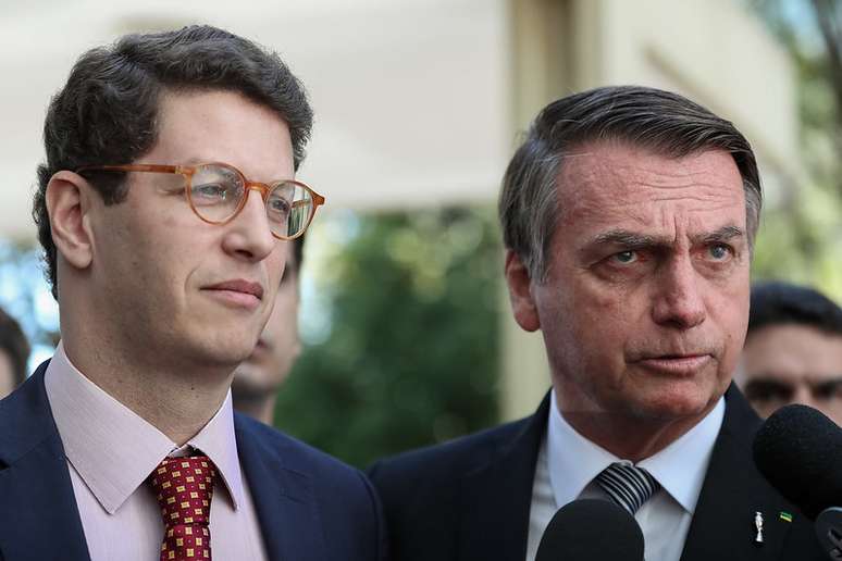 Ricardo Salles e Jair Bolsonaro em imagem de arquivo