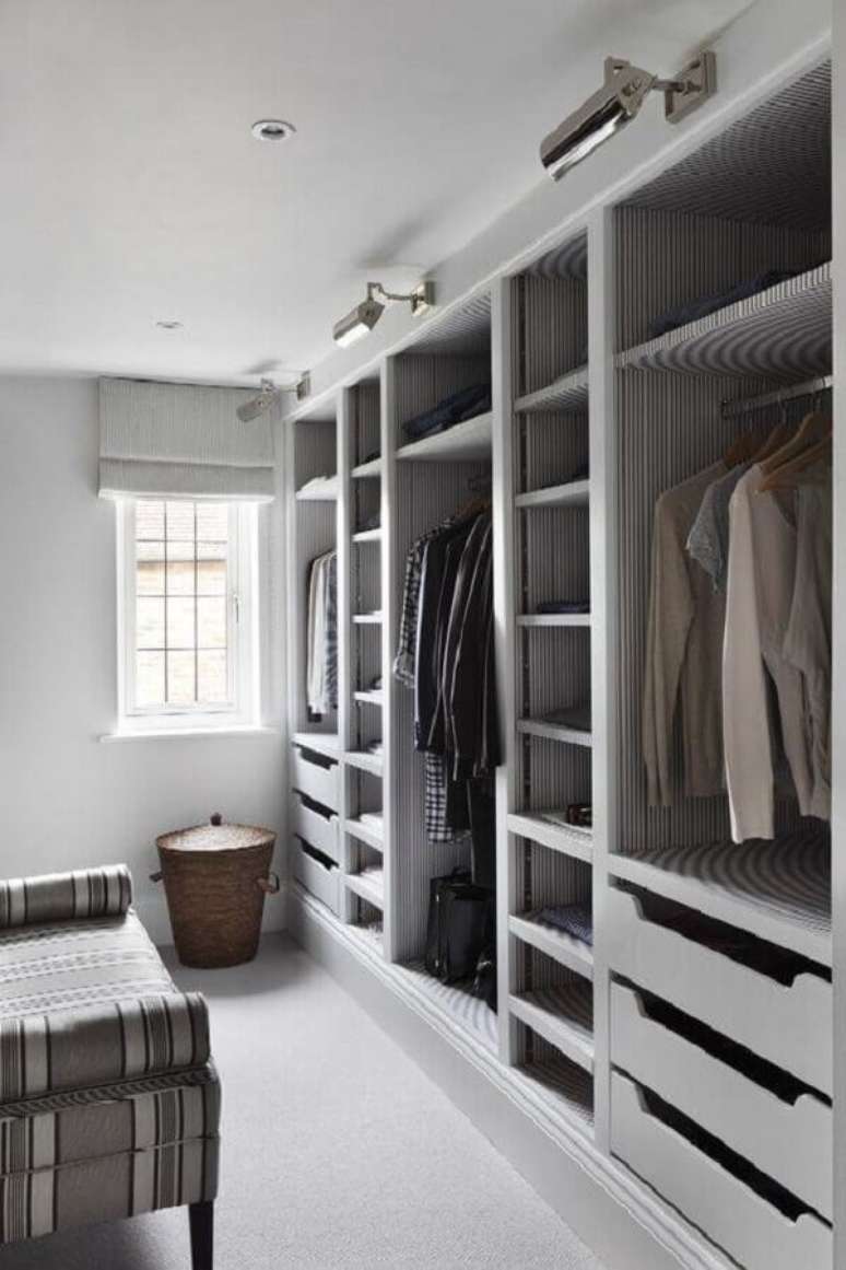 25. Decoração de armário tipo closet simples – Foto: Pinterest