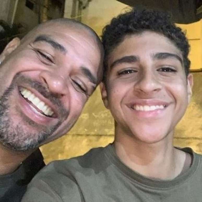 Adriano Imperador e o filho (Foto: Reprodução/Instagram)