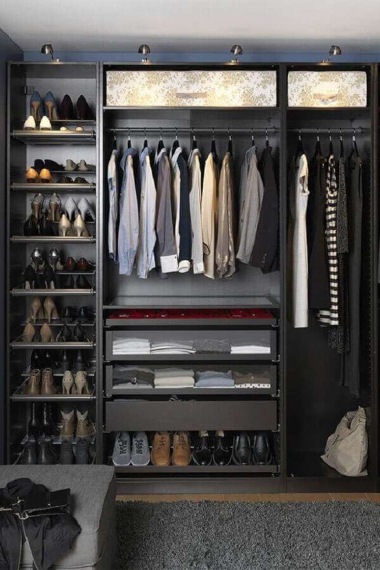 31. Decora&ccedil;&atilde;o em tons de cinza para arm&aacute;rio closet &ndash; Foto: Home Fashion Trend