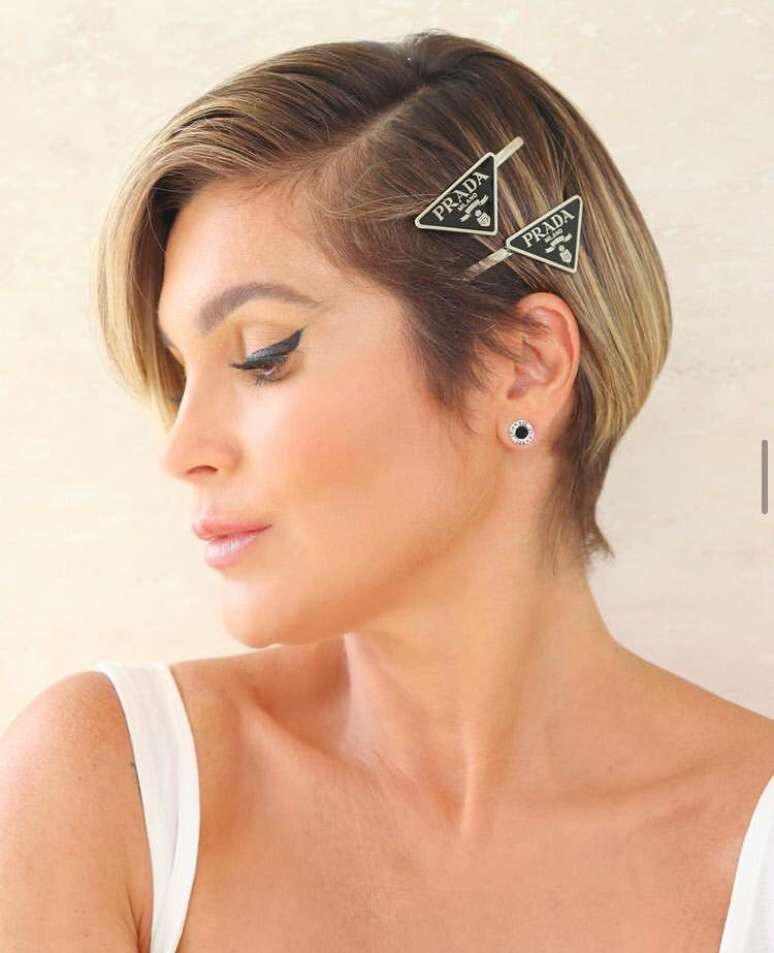 Fl&aacute;via Alessandra.