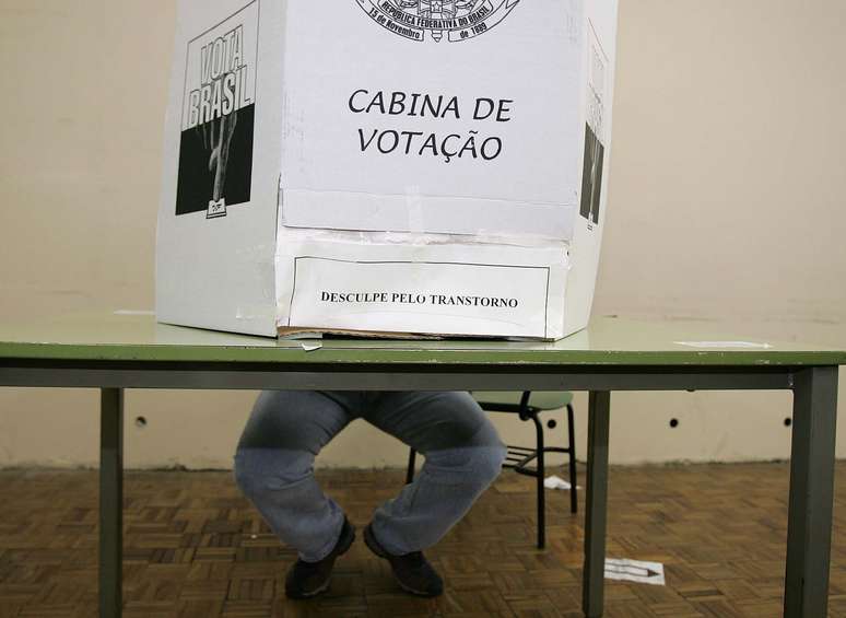 Eleitor registrando o seu voto