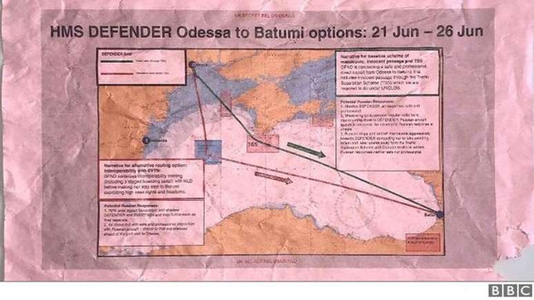 Um trecho do documento apresenta as rotas possíveis de passagem do navio britânico pela costa da Crimeia