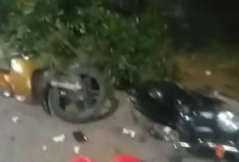 Reprodução de imagem: motorista atingiu uma fileira com sete motos