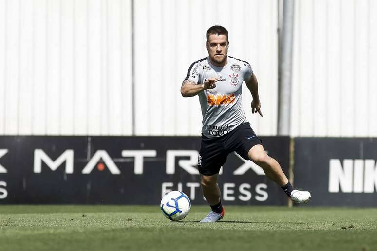 Ramiro durante treino do Corinthians. Jogador está de saída do clube