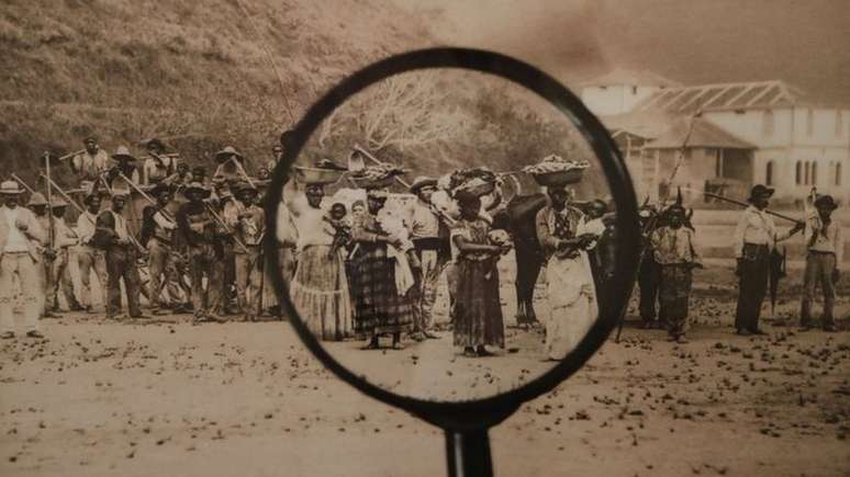 "Os traficantes e seus fornecedores n&atilde;o eram bobos, sabiam da especializa&ccedil;&atilde;o e o pre&ccedil;o variava de acordo com o seu conhecimento tecnol&oacute;gico na pr&oacute;pria &Aacute;frica", detalha Gomes