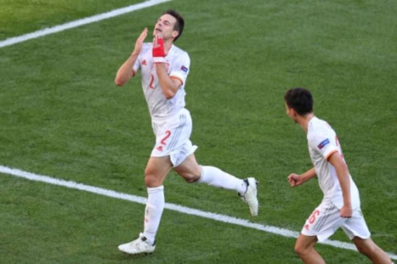 Azpilicueta marcou seu primeiro gol pela Espanha (Foto: WOLFGANG RATTAY / AFP / POOL)