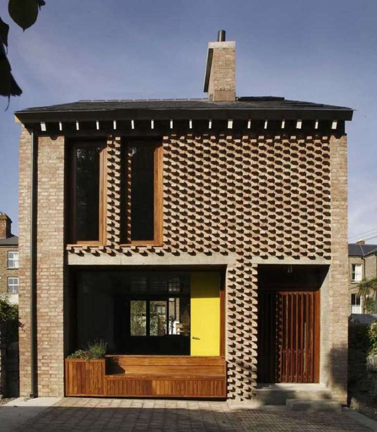 39. Fachada de casa com revestimento 3D externo. Fonte: Revista Viva Decora 2