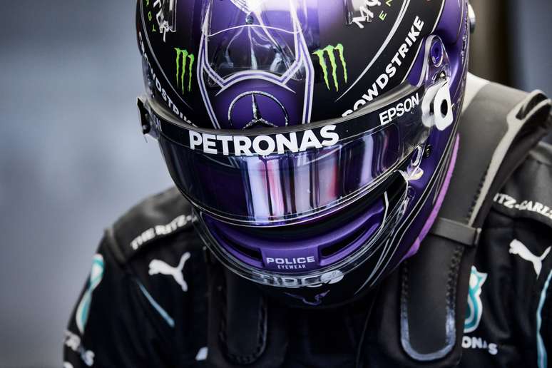 Lewis Hamilton entende que só com grandes atualizações no W12 a Mercedes poderá lutar contra a Red Bull 