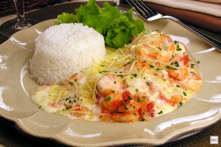 Guia da Cozinha - Camarão gratinado para uma refeição requintada