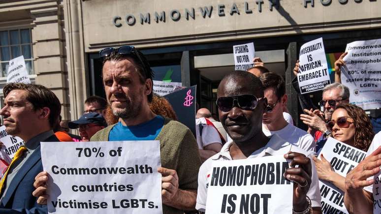 Muitos países têm leis que criminalizam homossexualidade, embora isso esteja mudando