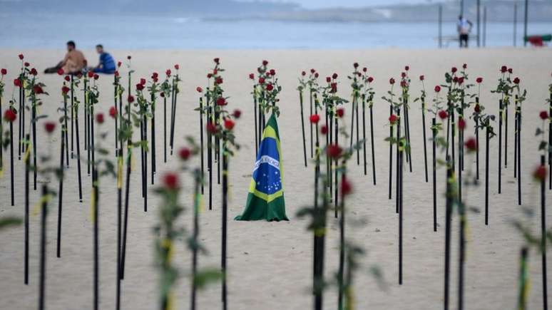 Segundo estudo, o Brasil já acumula em 2021 um total de 282.673 mortes em excesso