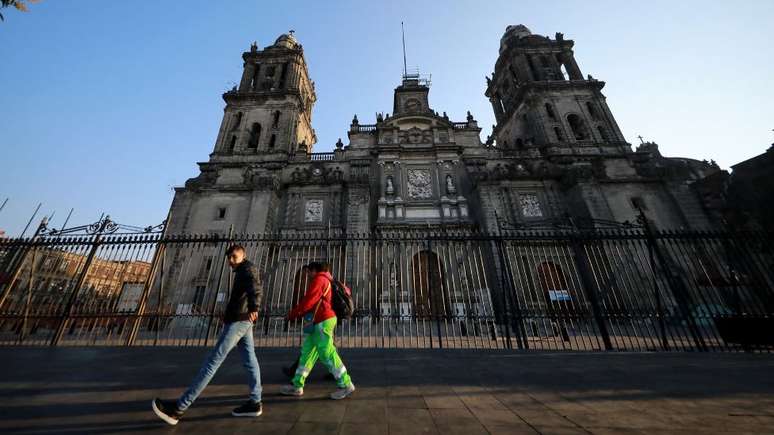 Alguns edif&iacute;cios do M&eacute;xico inclinaram em decorr&ecirc;ncia de afundamento do solo