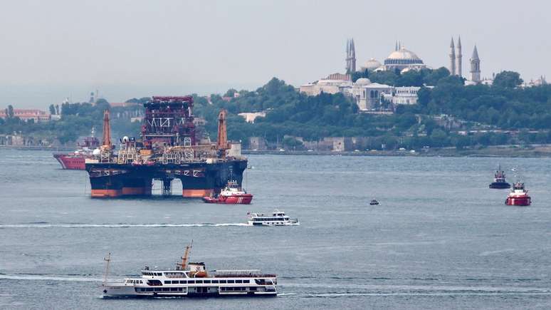 Segundo governo turco, novo canal reduziria risco de navios que transportam mercadorias perigosas passarem pela frente da cidade