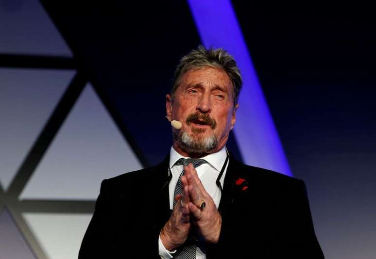 John McAfee discursa em evento em St Julian's, Malta
01/11/2018 REUTERS/Darrin Zammit Lupi