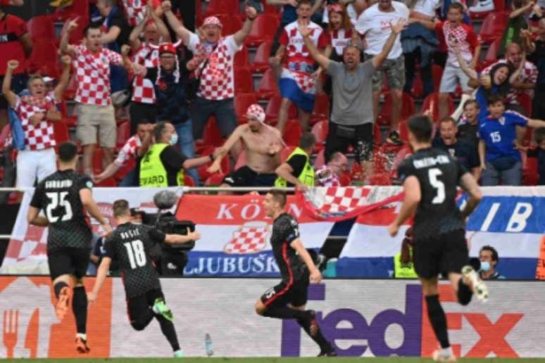 Croácia não desistiu da partida (Foto: JONATHAN NACKSTRAND / AFP)