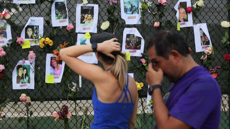 Memorial com fotos de desaparecidos foi montado perto do local do desabamento