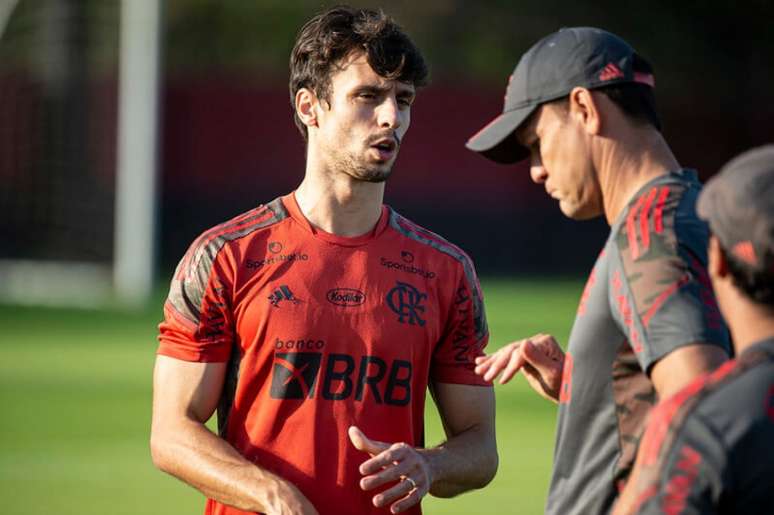Poupado contra o Juventude, Rodrigo Caio treinou normalmente (Foto: Alexandre Vidal/Flamengo)