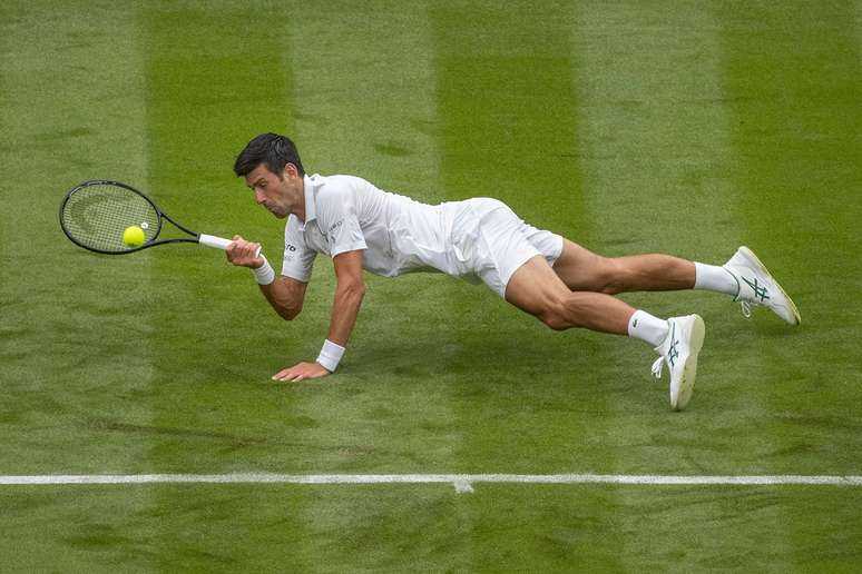 Djokovic vence em estreia no primeiro torneio após polêmica na Austrália, tênis