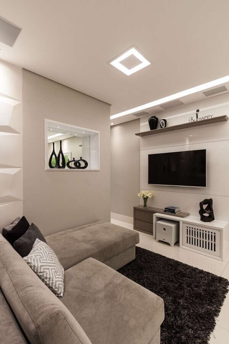 14. Cores claras para sala de apartamento decorado com sofá cinza com chaise – Foto: Red Square Arquitetura