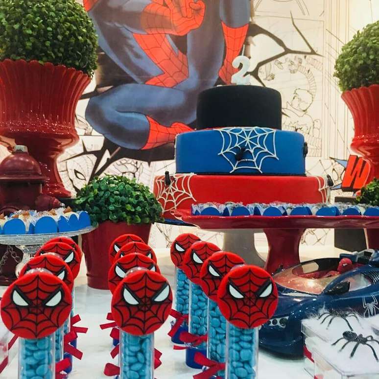 35. Detalhes criativos para decoração de festa do Homem Aranha – Foto: Capibum Buffet