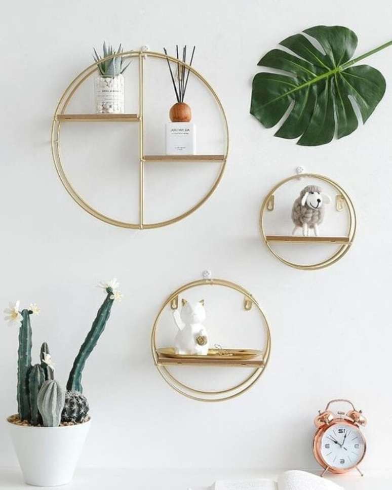 59. Nicho redondo dourado para sala de estar = Foto Pinterest