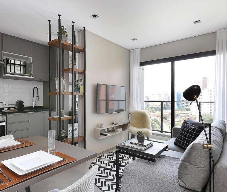 60. Tons de cinza para decoração de sala de apartamento moderno – Foto: Homify