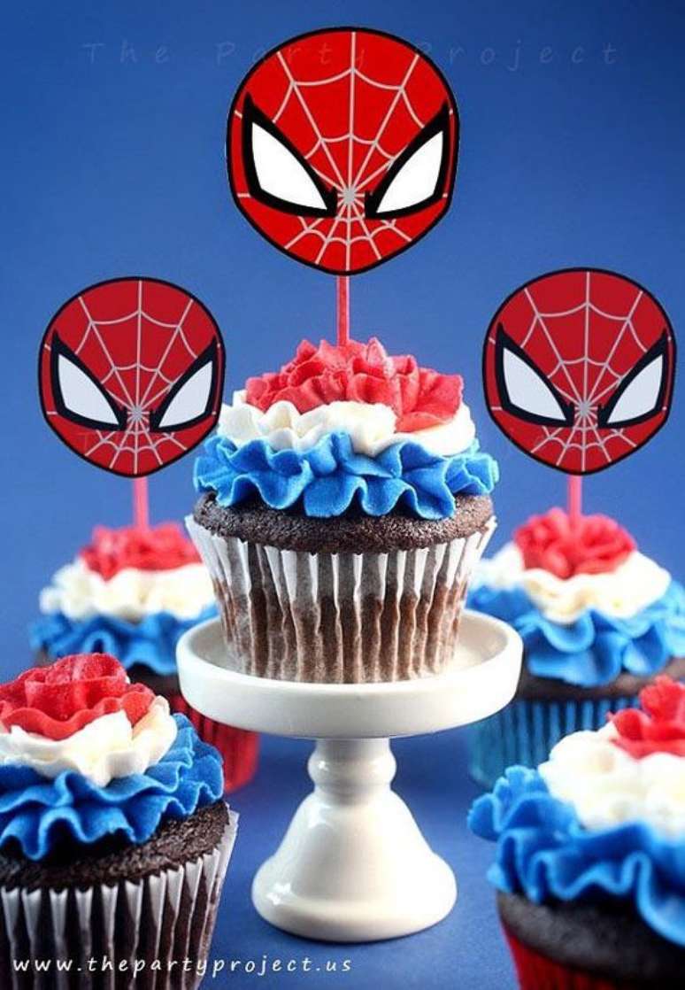 70. Festa do homem aranha com cupcake temático nas cores azul vermelho e branco – Foto Catch my party
