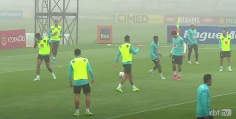 Treino foi realizado sob forte neblina (Reprodução / CBF TV)