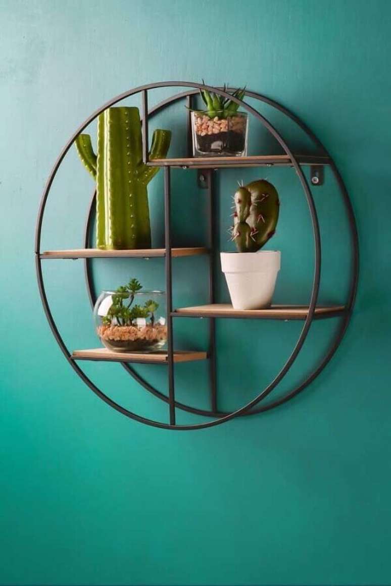 42. Nicho redondo vazado e decorado com vasinhos de suculentas &ndash; Foto: Whaleycorn