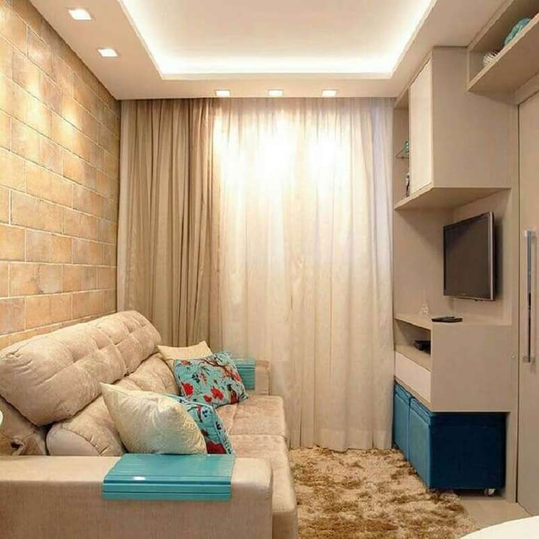 56. Tapete felpudo para sala de apartamento pequeno decorado na cor bege e azul tiffany – Foto: Pinterest