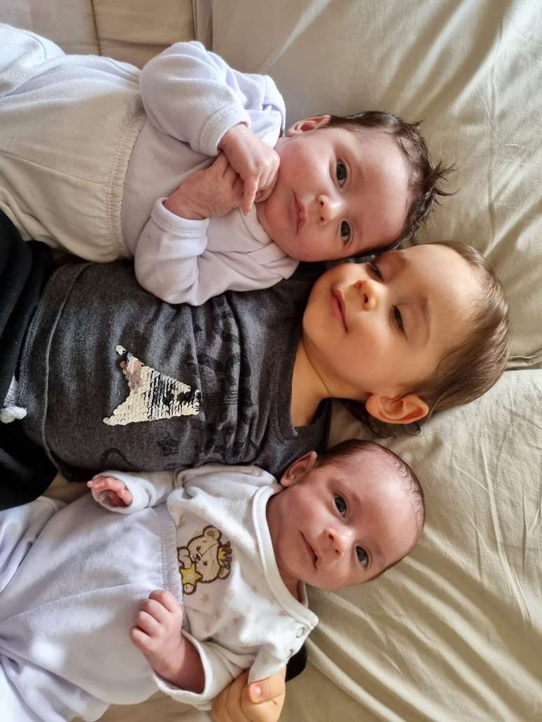 Davi com os irm&atilde;os g&ecirc;meos