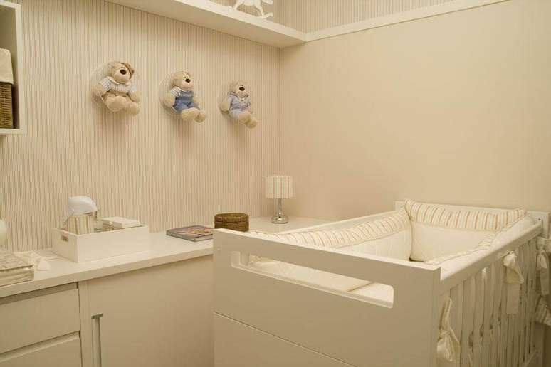 37. Nesse quarto de bebê foram utilizados nichos redondos de acrílico para a decoração – Foto: Lilian Barbieri