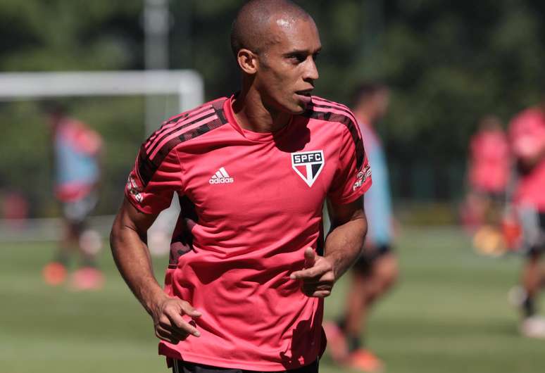 Miranda em treino do São Paulo no CT da Barra Funda