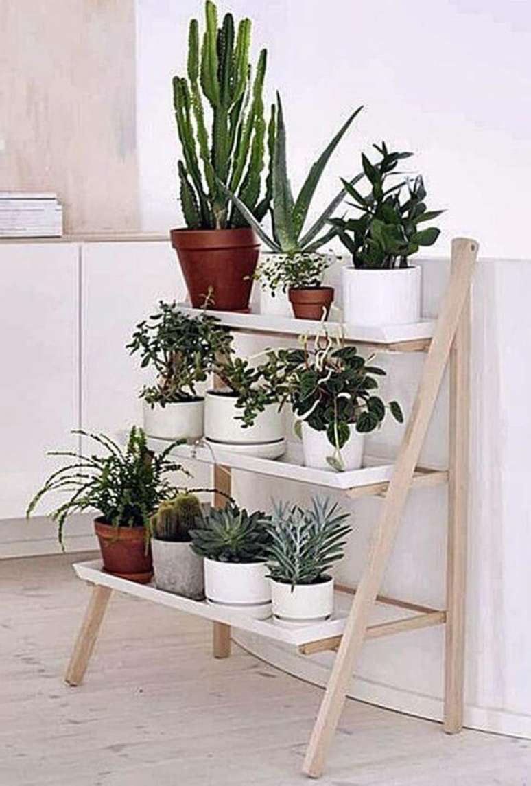 34. Mini estante para plantas – Foto Simples Decoração