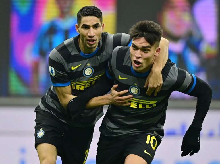 Hakimi e Lautaro Martínez foram peças importantes no título italiano da Inter de Milão (Foto: MIGUEL MEDINA / AFP)