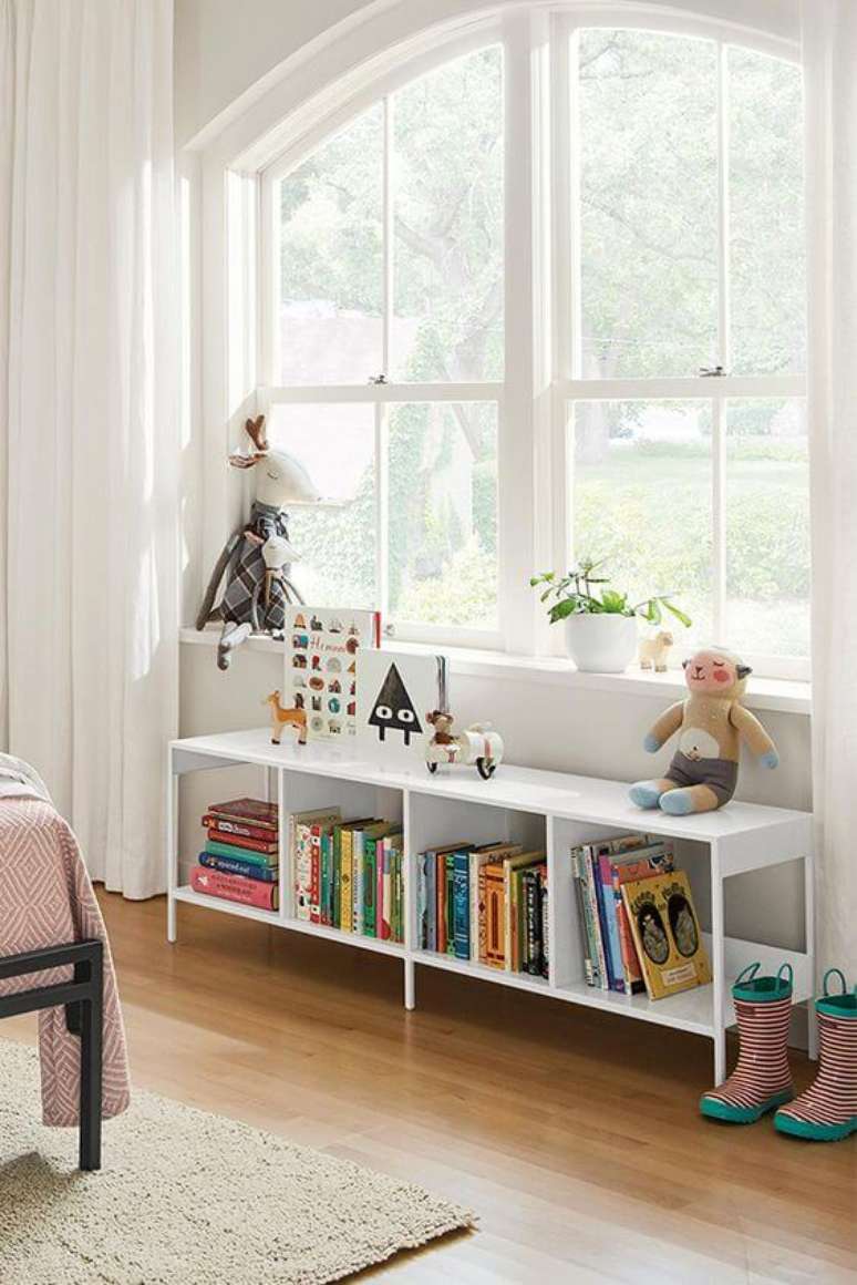 4. Mini estante branca para quarto – Foto Room Board