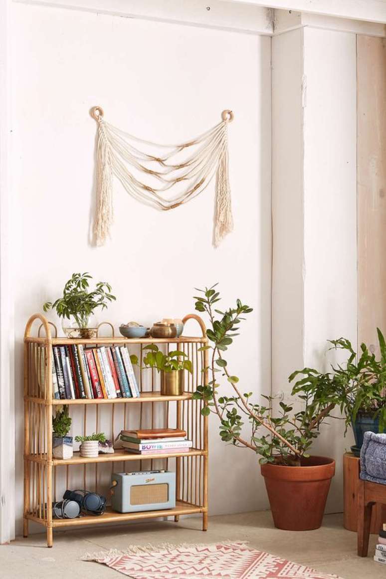 26. Mini estante para livros e decoração da sala de estar – Foto Pinterest