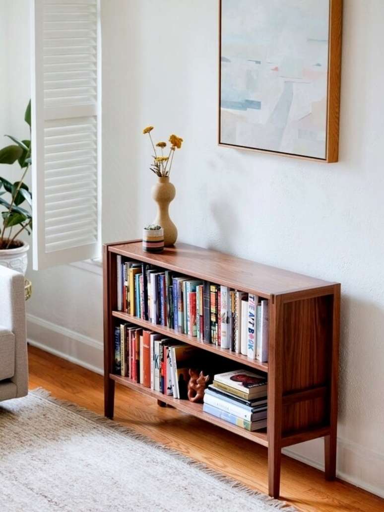 44. Sala com mini estante para livros – Foto Hedge House Furniture