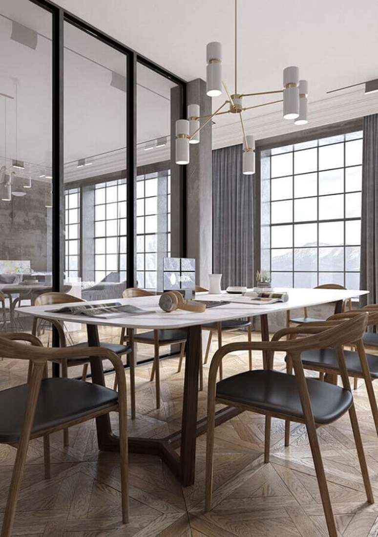 38. Decora&ccedil;&atilde;o estilo industrial com cadeira de jantar de madeira &ndash; Foto: Apartment Therapy