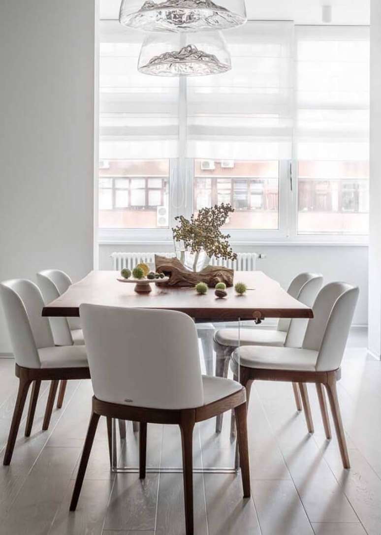 23. Cadeiras para sala de jantar branca decorada com estilo minimalista &ndash; Foto: Apartment Therapy