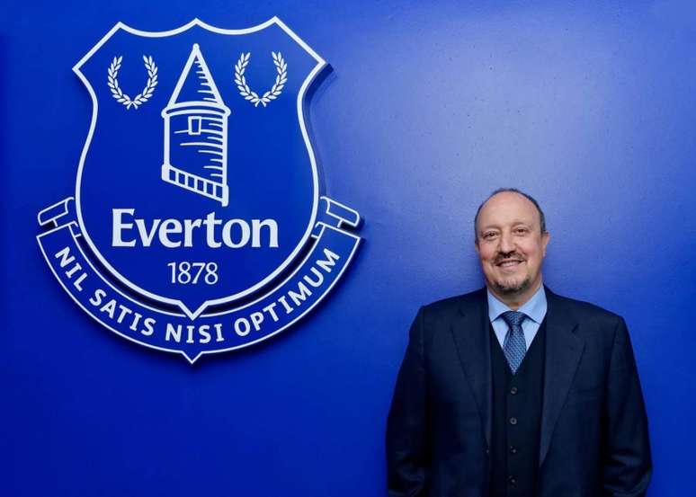 Rafa Benítez assinou contrato para comandar o Everton até junho de 2024