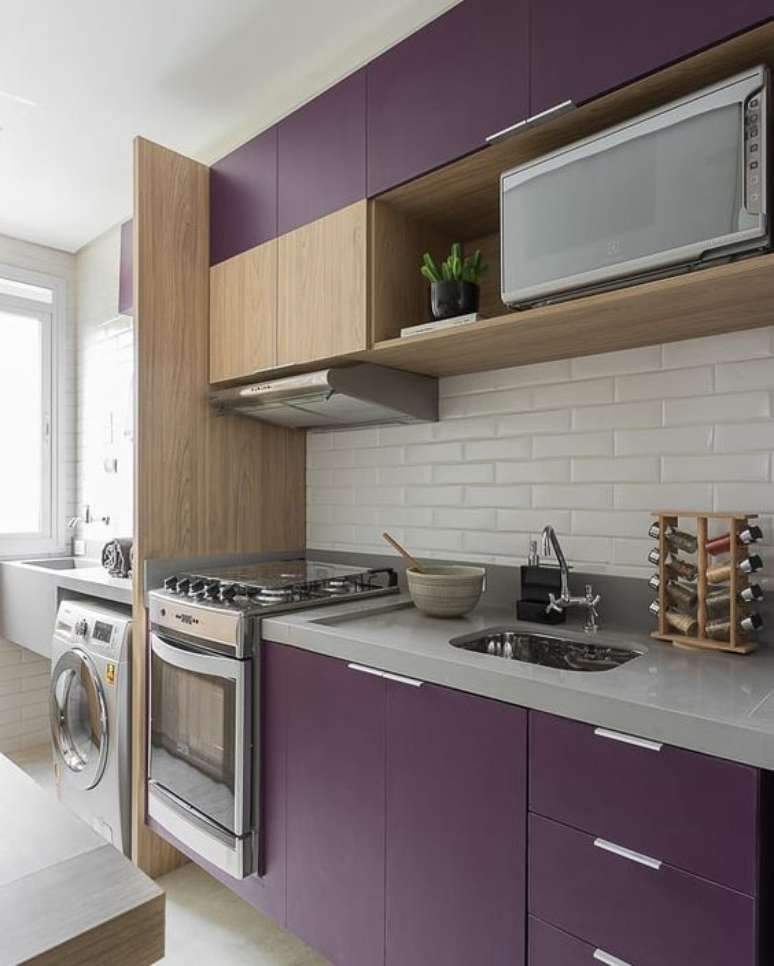 9. Granito cinza para cozinha roxa moderna – Foto Pinterest