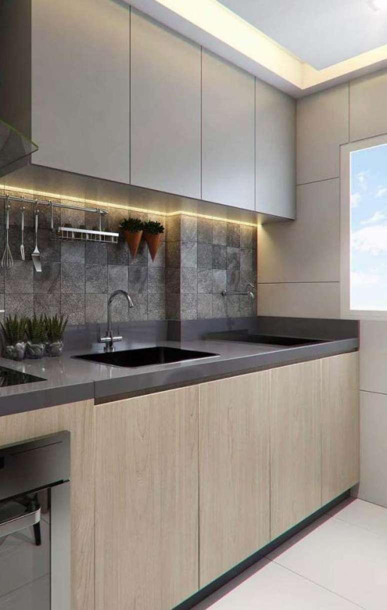 62. Granito cinza absoluto com arm&aacute;rios de madeira planejado &ndash; Foto Pinterest