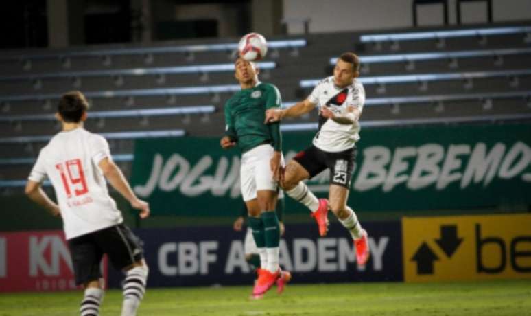 Bruno Gomes foi expulso aos cinco do 1º tempo (Divulgação/Goiás)