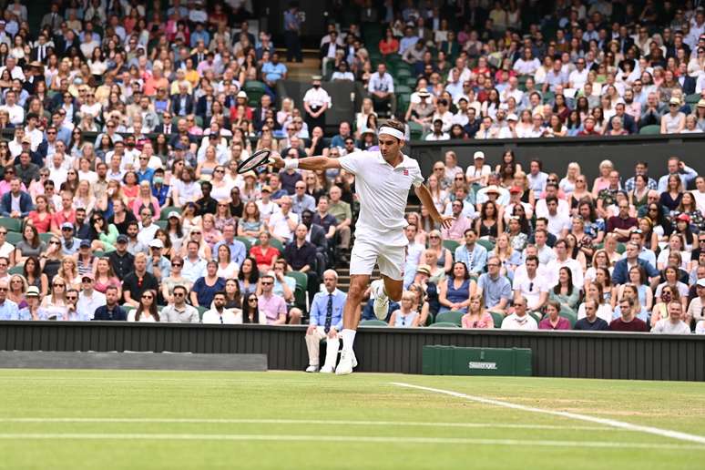 Roger Federer vence Richard Gasquet nesta quinta-feira Divulgação/Wimbledon